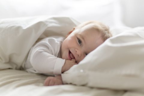 Cambio pannolino divertente: gioca e ridi con il tuo bebè